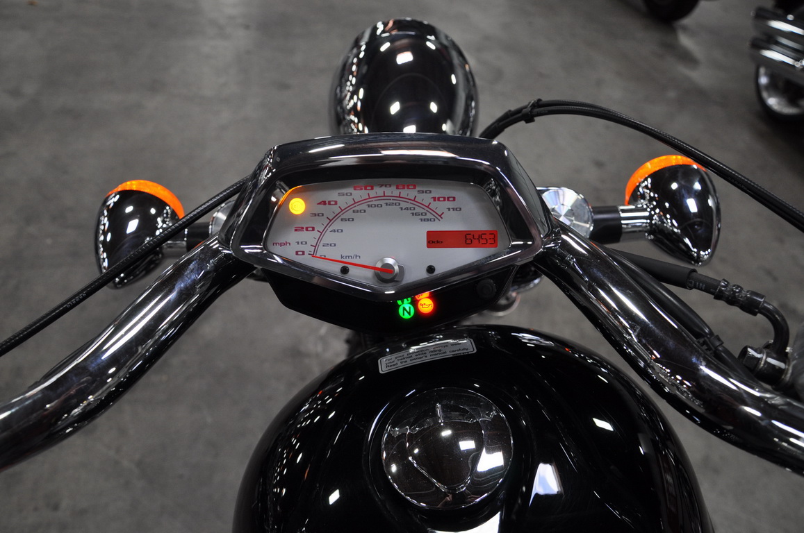 Купить мотоцикл Honda VT1300CXA Fury 2010 фото 16